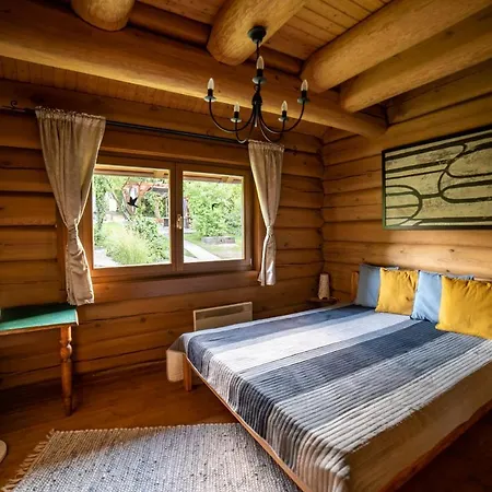 Vendeghaz A Hegyen Case de vacanță
