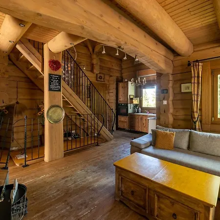 בית נופש Vendeghaz A Hegyen *