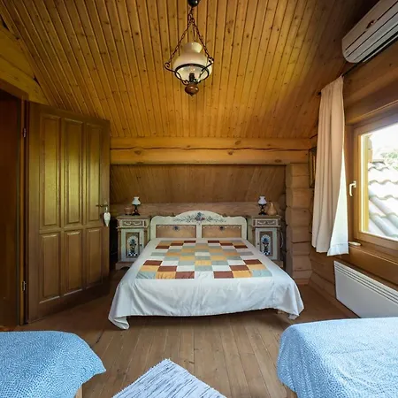 Vendeghaz A Hegyen בית נופש בודפשט